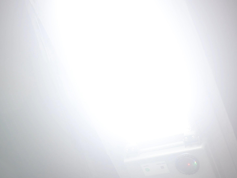 LEDソーラー蓄電式照明　THANKS R1